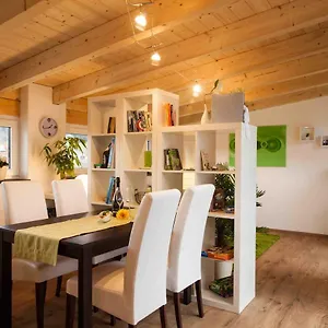 Apartment Hanne, Untrasried